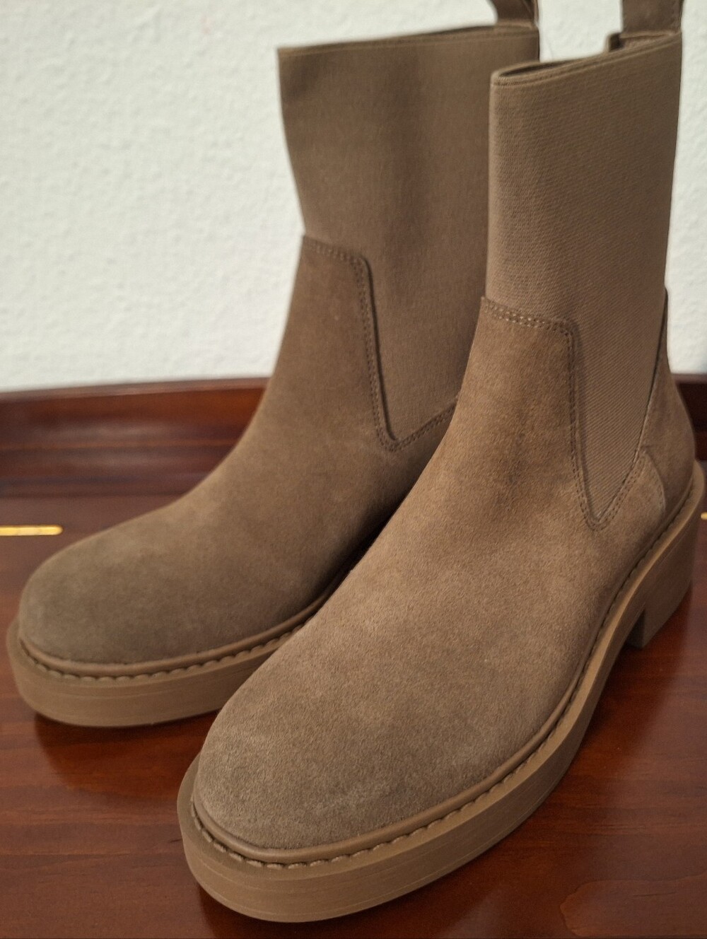WOMEN Suede Chelsea Boots in TaupE SIZE 8.5